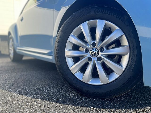 VOLKSWAGEN VOLKSWAGEN The BEETLE 2012