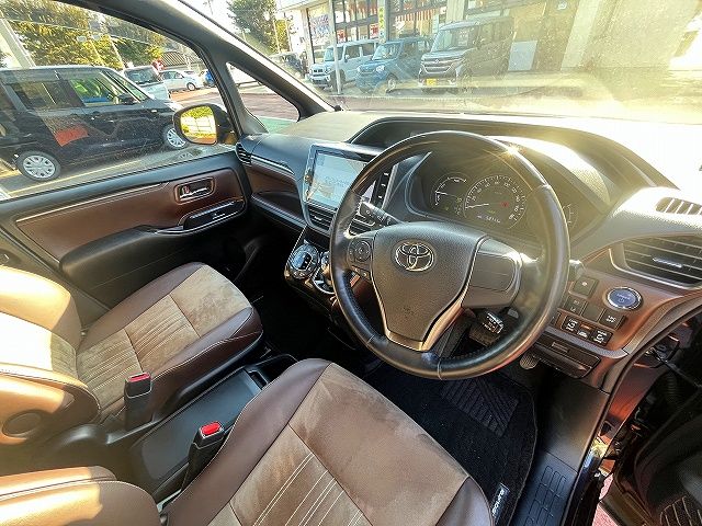 TOYOTA ESQUIRE HYBRID 2019