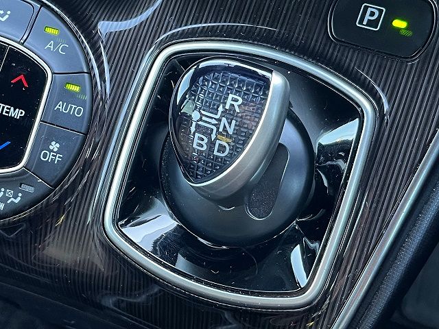 TOYOTA ESQUIRE HYBRID 2019