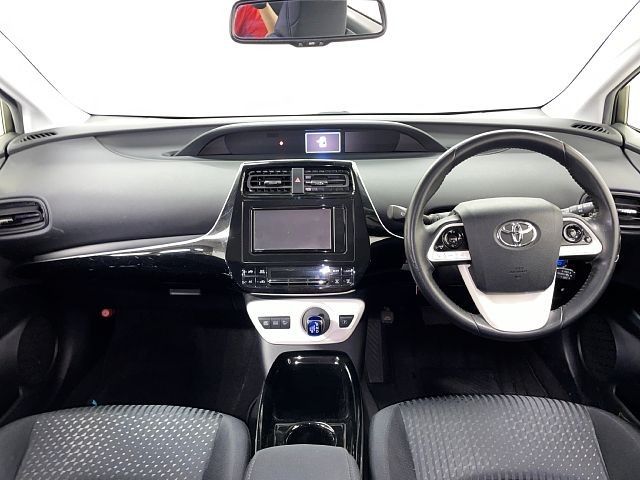 TOYOTA PRIUS 2018