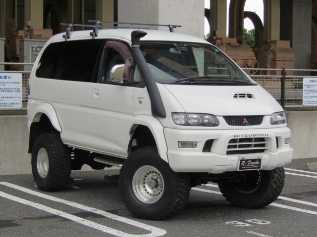 MITSUBISHI DELICA SPACE GEAR  4WD 2002
