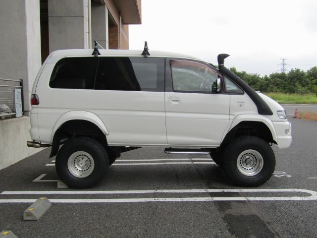 MITSUBISHI DELICA SPACE GEAR  4WD 2002