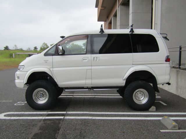 MITSUBISHI DELICA SPACE GEAR  4WD 2002