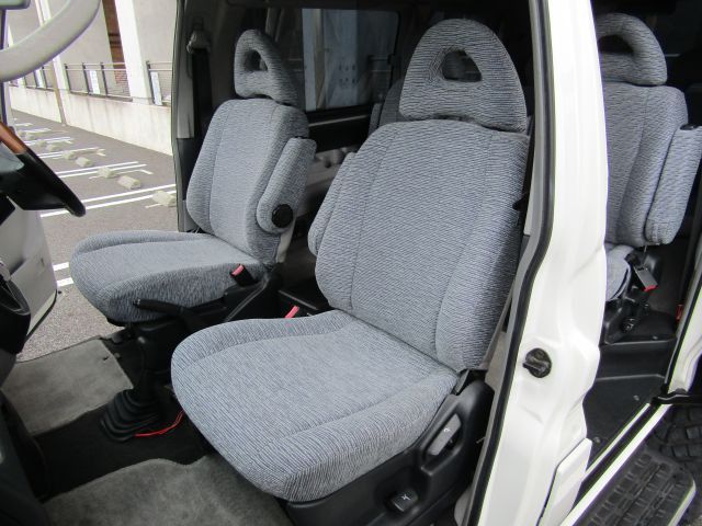 MITSUBISHI DELICA SPACE GEAR  4WD 2002