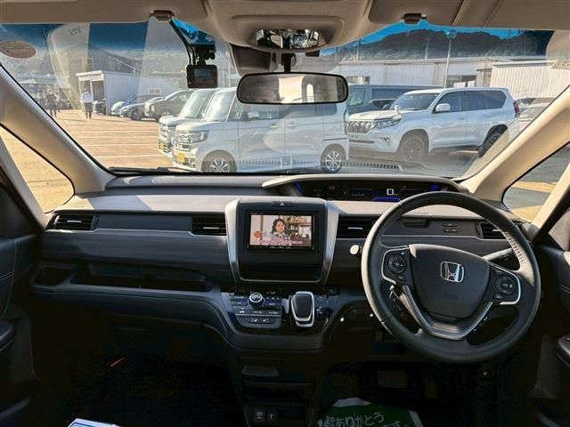 HONDA FREED HYBRID 2024