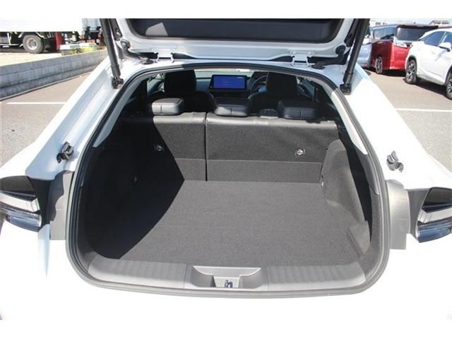 TOYOTA PRIUS PHV 2023