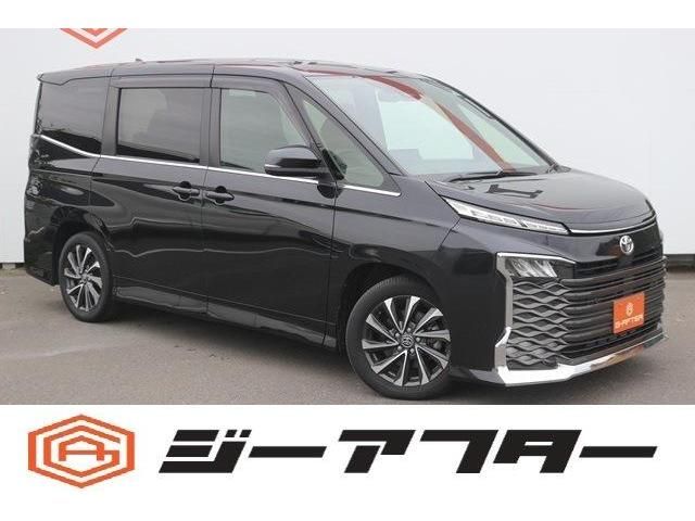 TOYOTA VOXY 2022