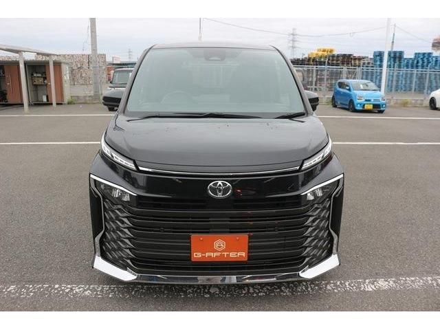 TOYOTA VOXY 2022