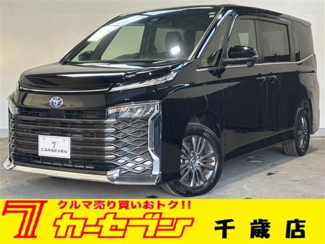 TOYOTA VOXY HYBRID 4WD 2022