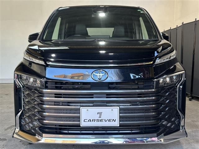 TOYOTA VOXY HYBRID 4WD 2022