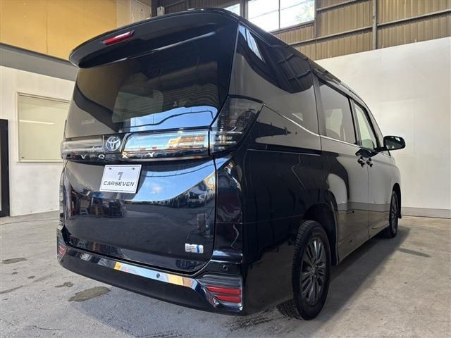 TOYOTA VOXY HYBRID 4WD 2022