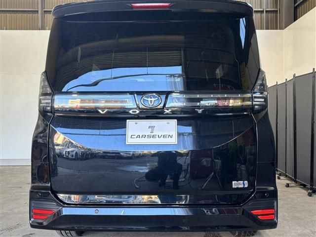 TOYOTA VOXY HYBRID 4WD 2022