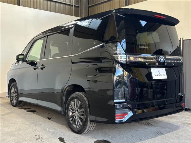 TOYOTA VOXY HYBRID 4WD 2022
