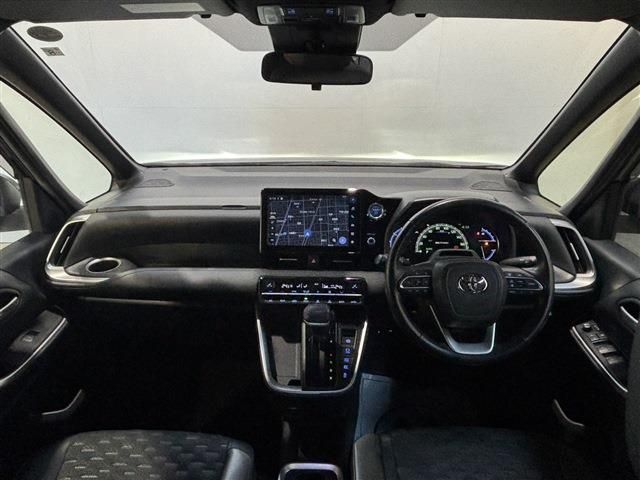 TOYOTA VOXY HYBRID 4WD 2022