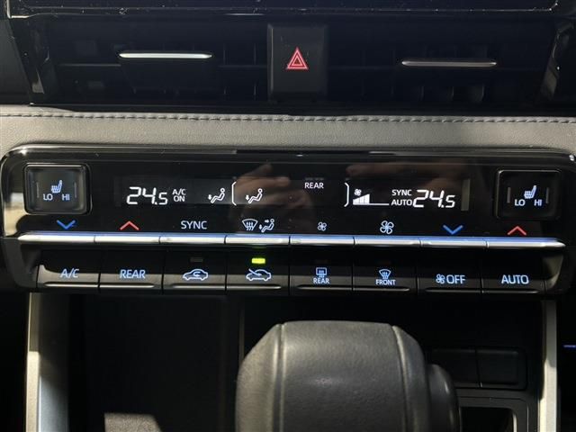 TOYOTA VOXY HYBRID 4WD 2022