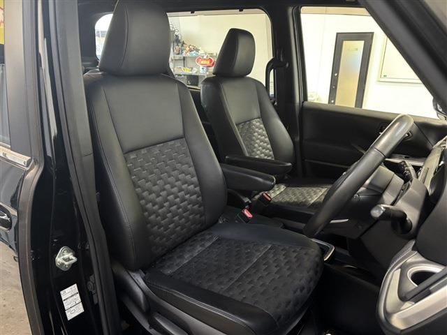 TOYOTA VOXY HYBRID 4WD 2022