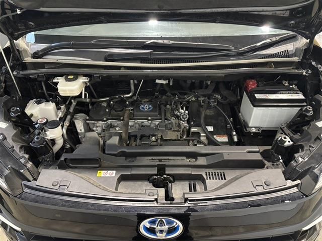 TOYOTA VOXY HYBRID 4WD 2022