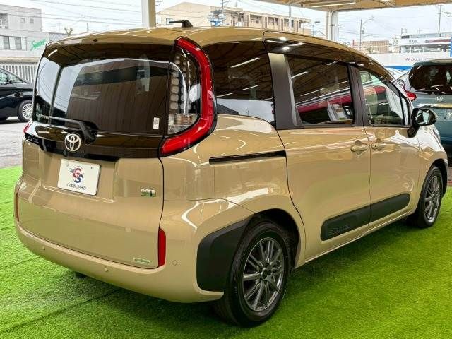 TOYOTA SIENTA HYBRID 2023