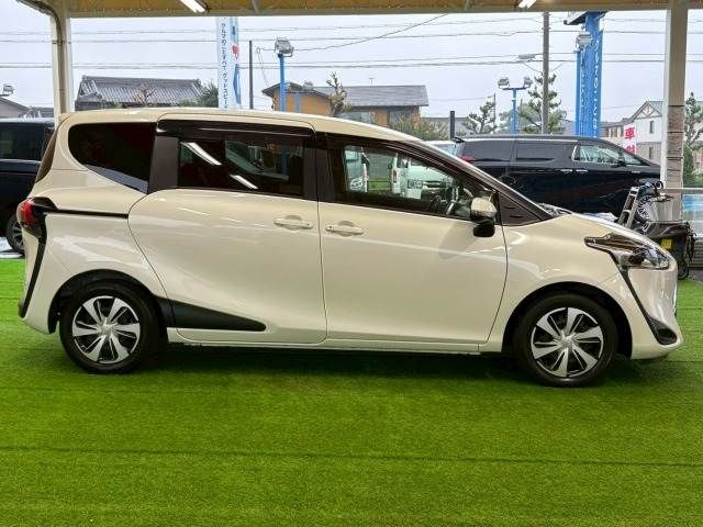 TOYOTA SIENTA 2018