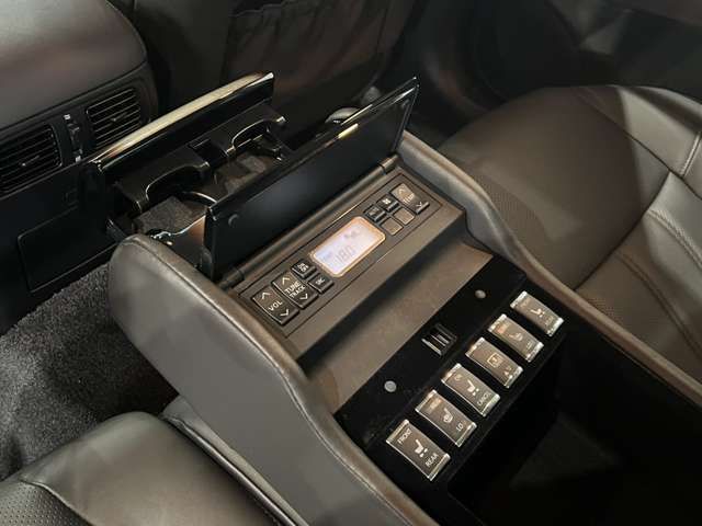 NISSAN FUGA HYBRID 2020