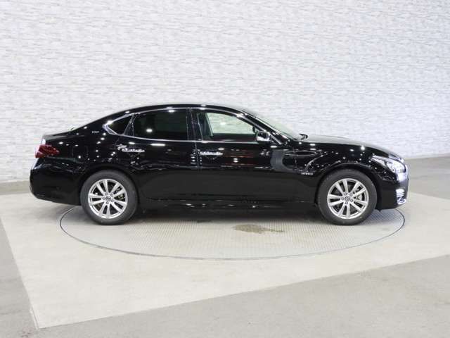 NISSAN FUGA HYBRID 2020