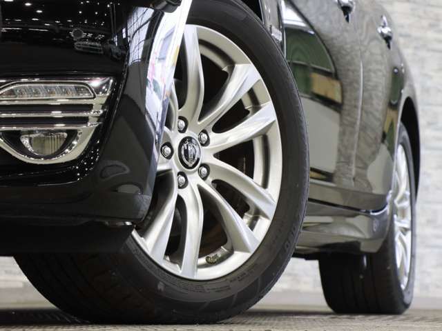 NISSAN FUGA HYBRID 2020