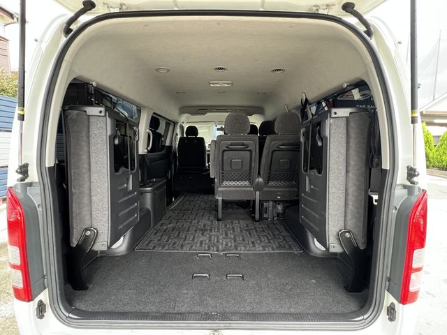 TOYOTA HIACE wagon 4WD 2010