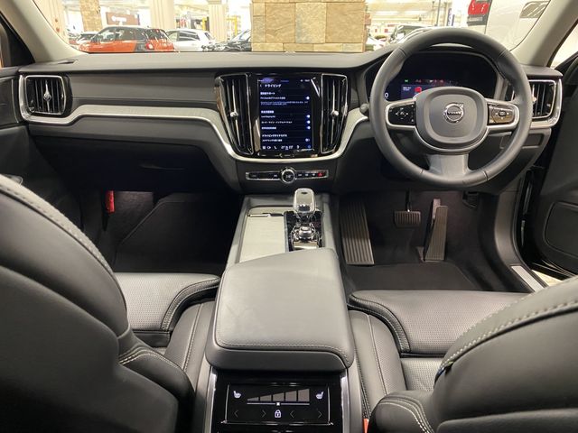 VOLVO VOLVO V60 2022