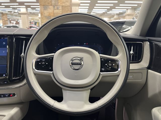 VOLVO VOLVO XC60 2023