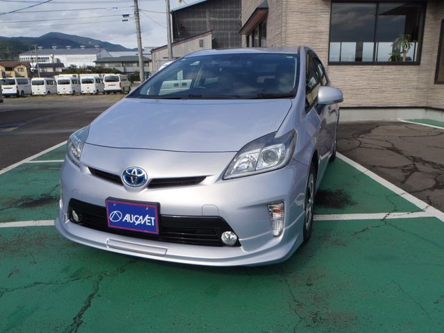 TOYOTA PRIUS 2014