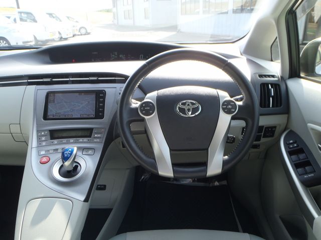 TOYOTA PRIUS 2014