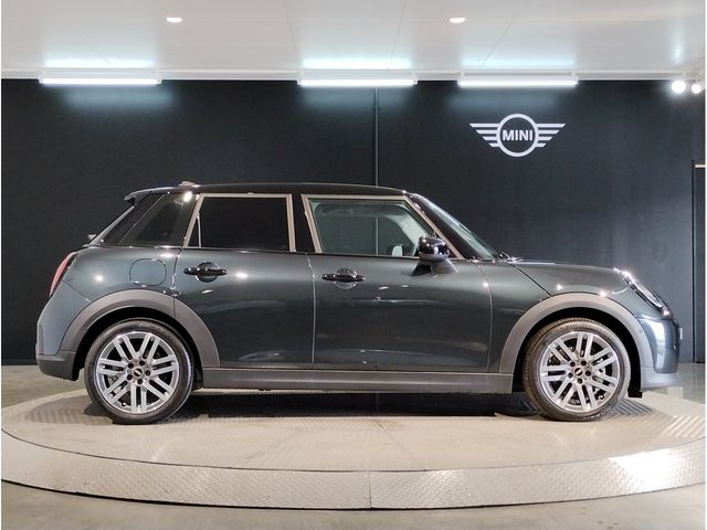 BMW MINI COOPER 5DOOR 2024