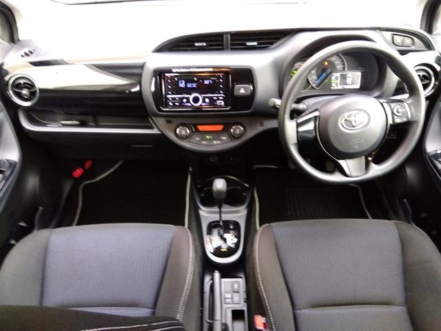 TOYOTA VITZ HYBRID 2018