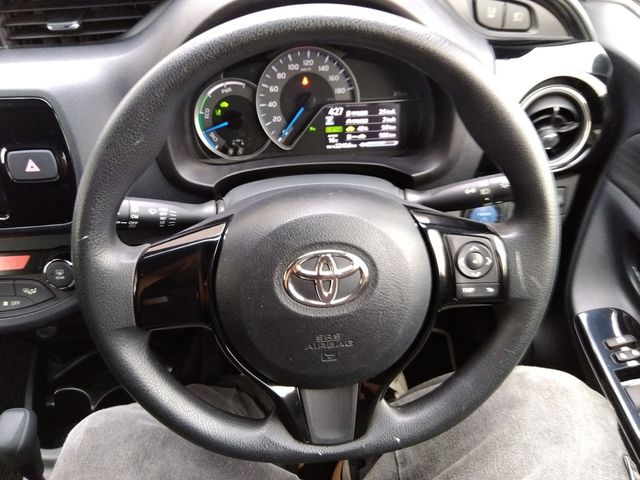 TOYOTA VITZ HYBRID 2018