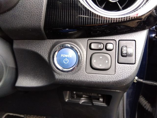 TOYOTA VITZ HYBRID 2018