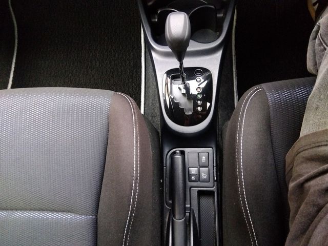 TOYOTA VITZ HYBRID 2018