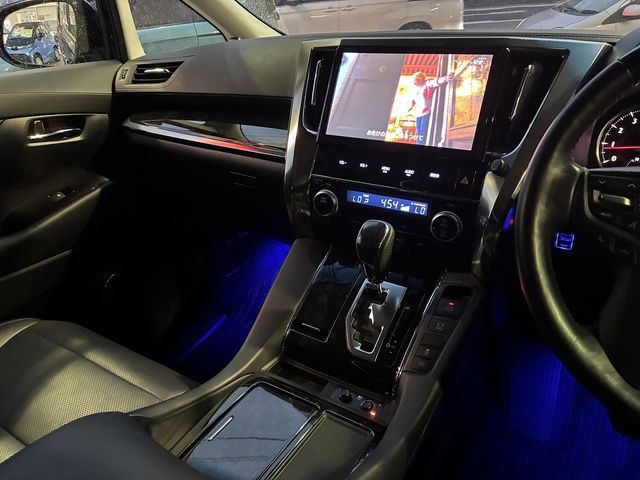 TOYOTA VELLFIRE 2018