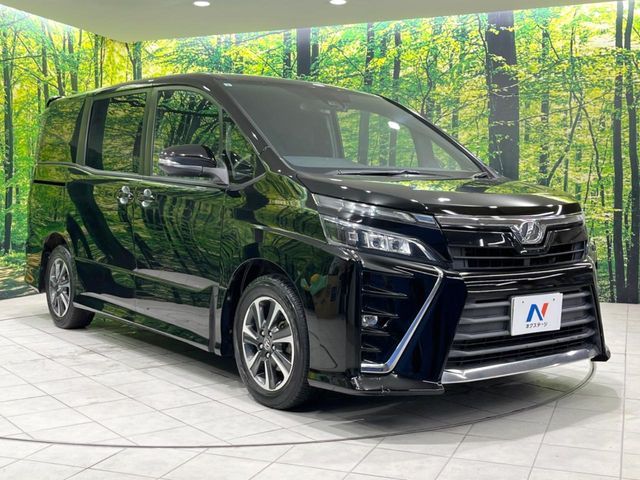 TOYOTA VOXY 2017