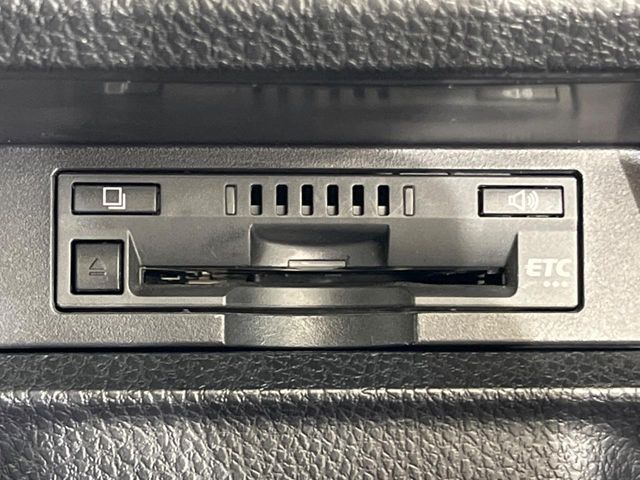 TOYOTA VOXY HYBRID 2018