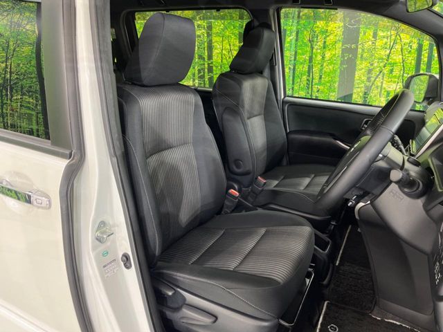 TOYOTA VOXY HYBRID 2018