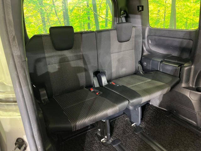 TOYOTA VOXY HYBRID 2018