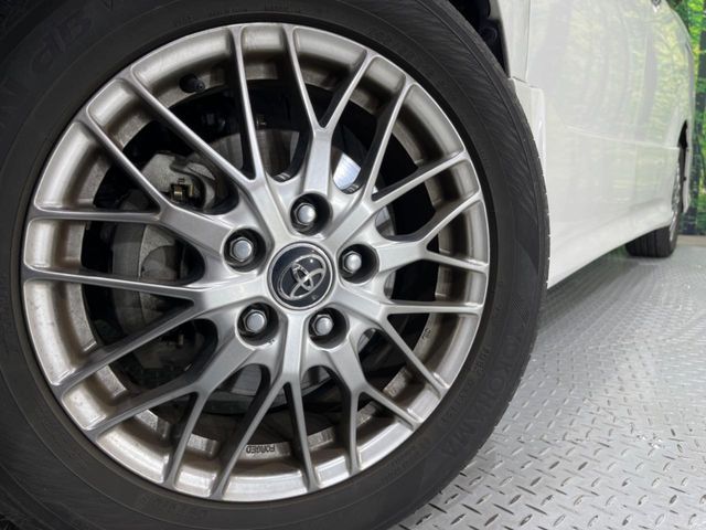 TOYOTA VOXY HYBRID 2018