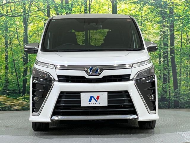 TOYOTA VOXY HYBRID 2018
