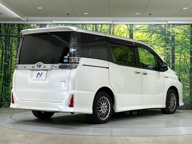 TOYOTA VOXY HYBRID 2018