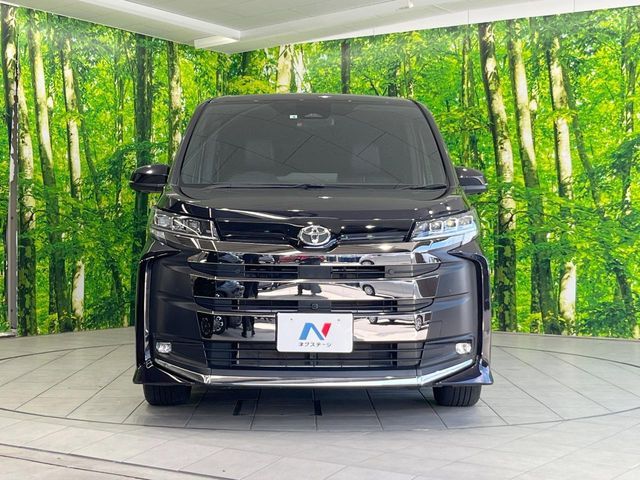 TOYOTA NOAH 2022