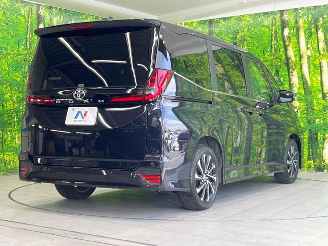 TOYOTA NOAH 2022