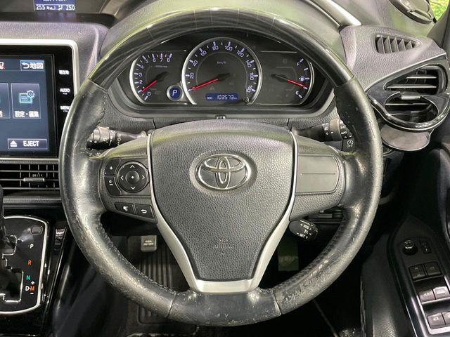 TOYOTA VOXY 2016