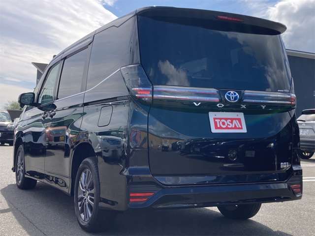 TOYOTA VOXY HYBRID 4WD 2022
