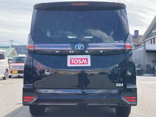 TOYOTA VOXY HYBRID 4WD 2022