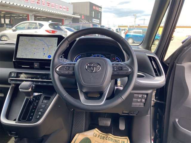 TOYOTA VOXY HYBRID 4WD 2022